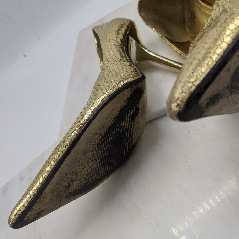 GUESS by Marciano 8M Vintage Gold Pumps - Picture 3 of 6